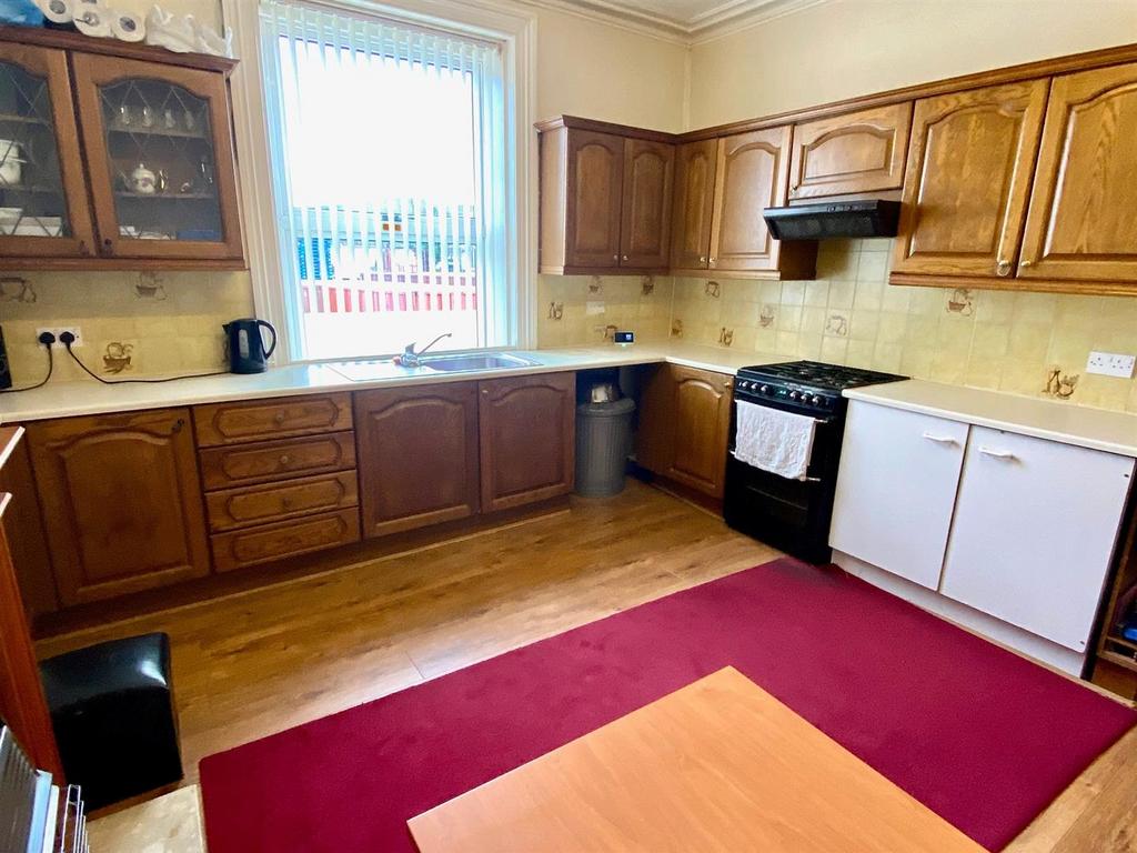Huddersfield road 821 kitchen 2.jpg