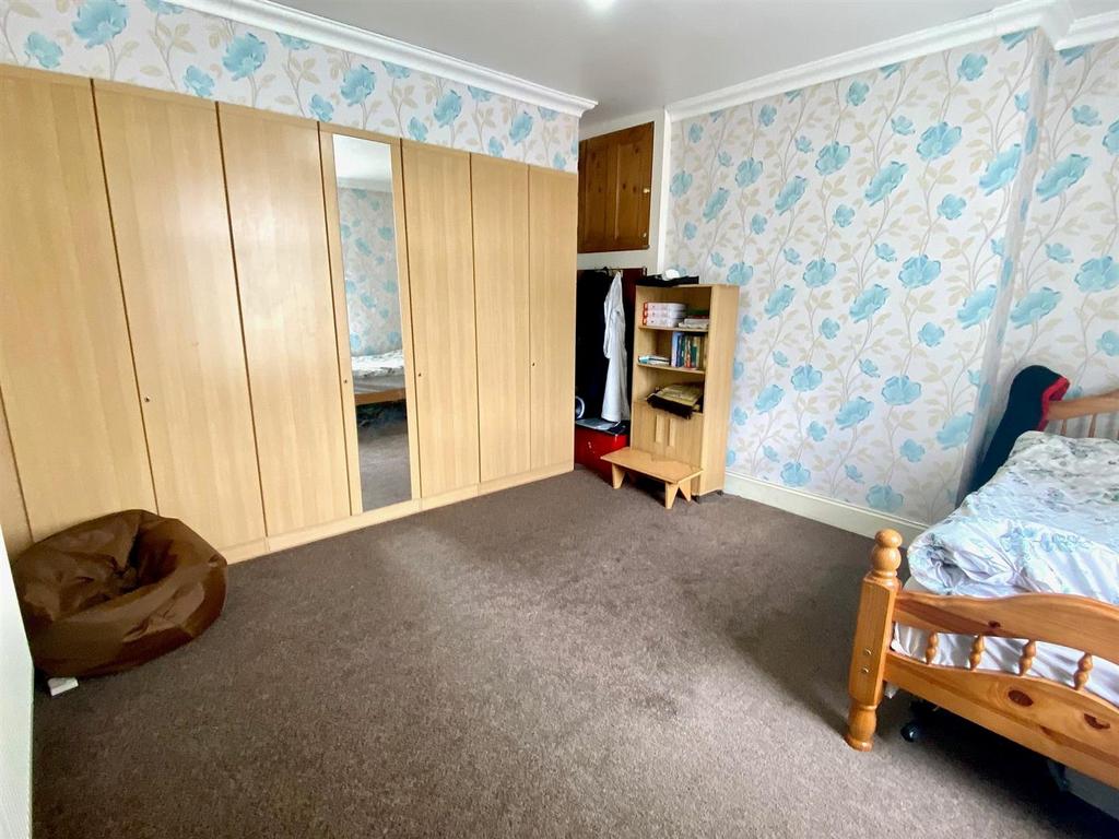 Huddersfield road 821 bed 1.jpg