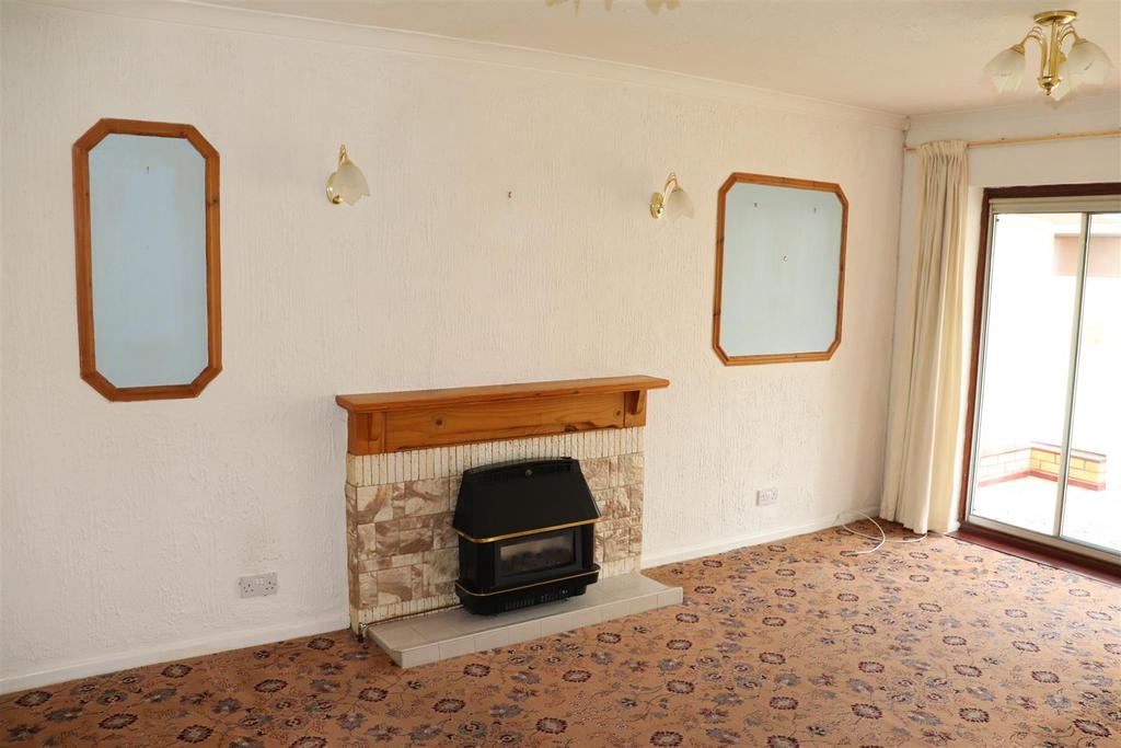 Hallcroft Way, Aldridge 2 bed detached bungalow £340,000