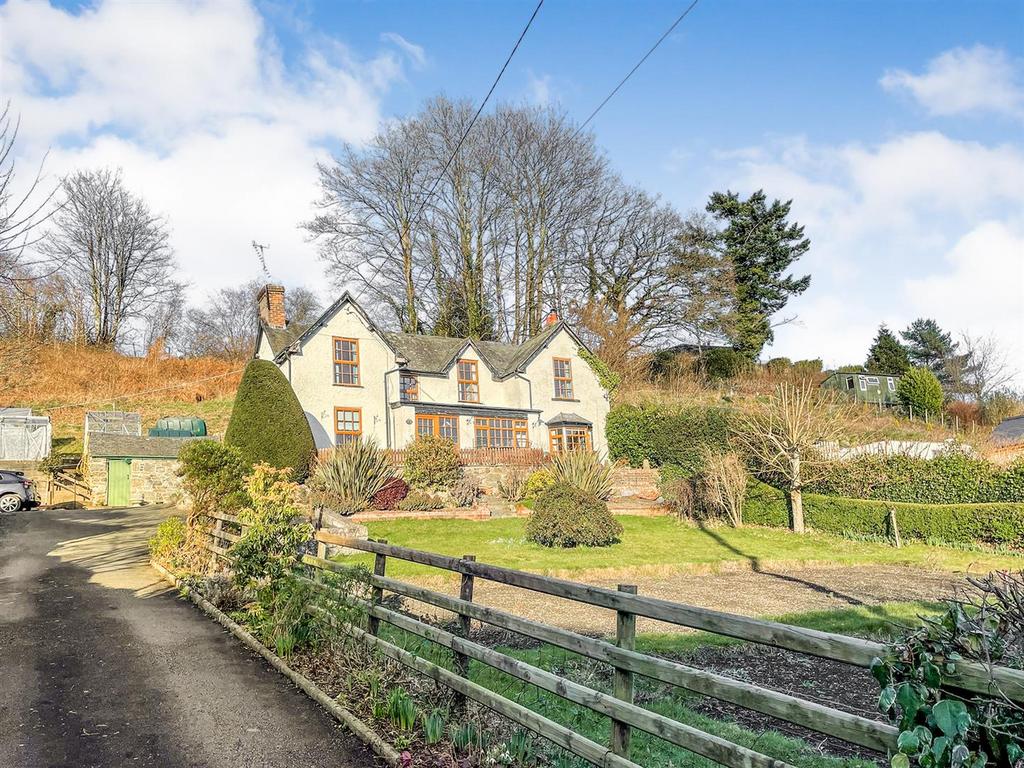Llanrhaeadr YM 3 bed detached house for sale £360,000