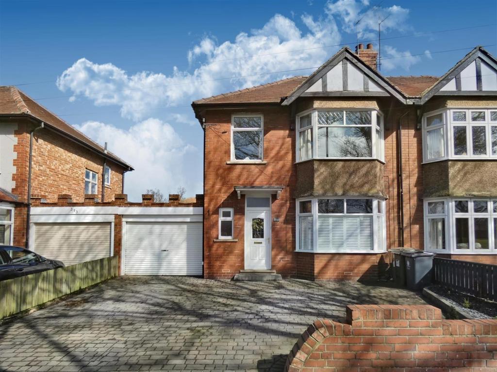 Broadway, Cullercoats 3 bed semidetached house £385,000