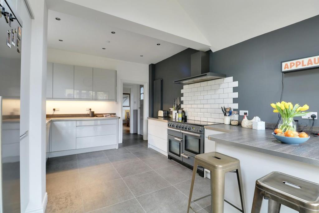 Kitchen (4).jpg