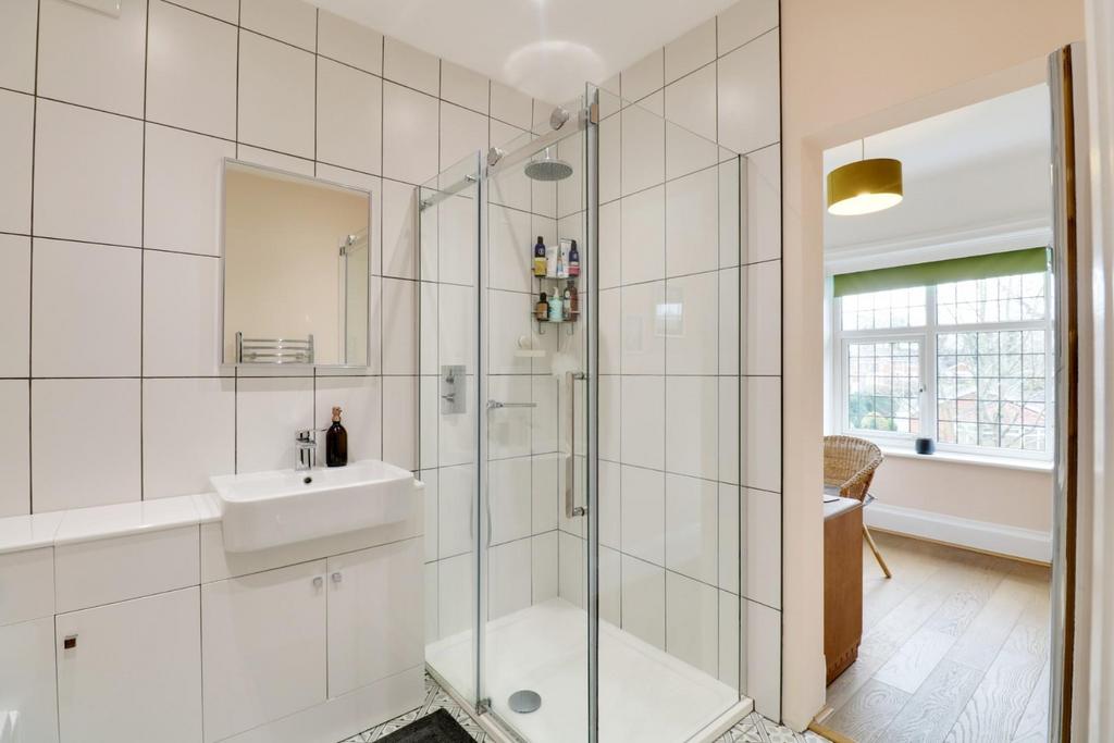 Bedroom One En-suite (2).jpg