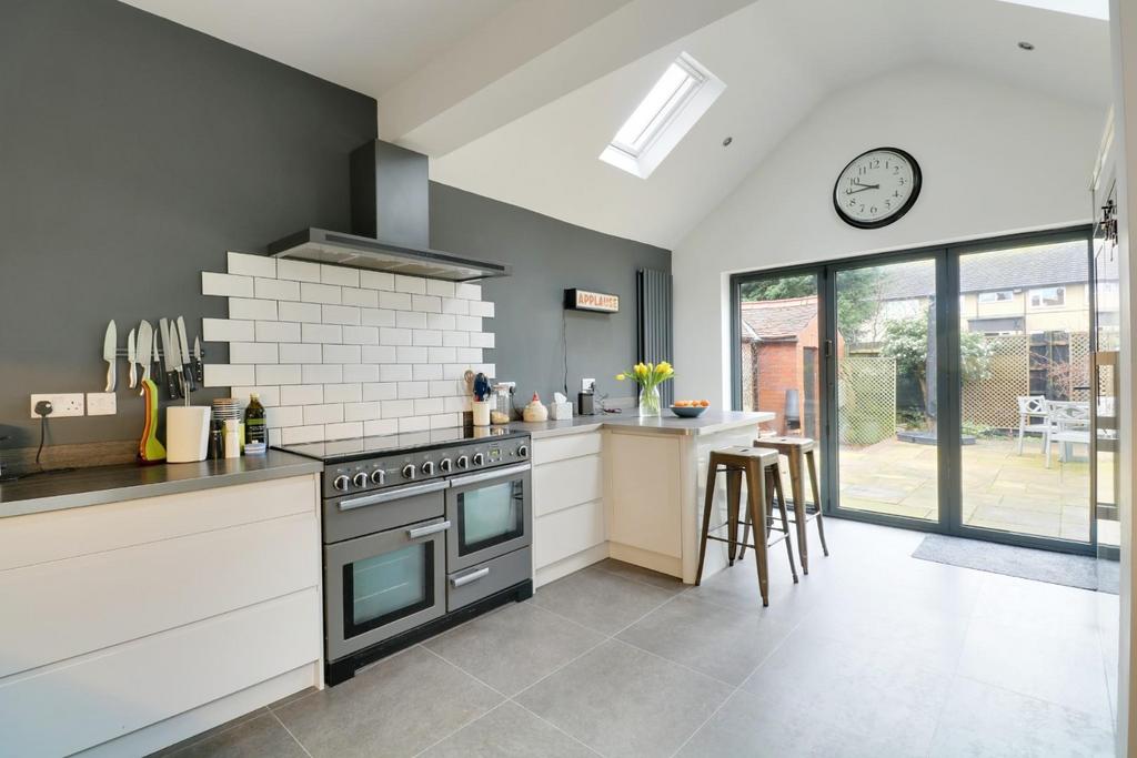 Kitchen (2).jpg