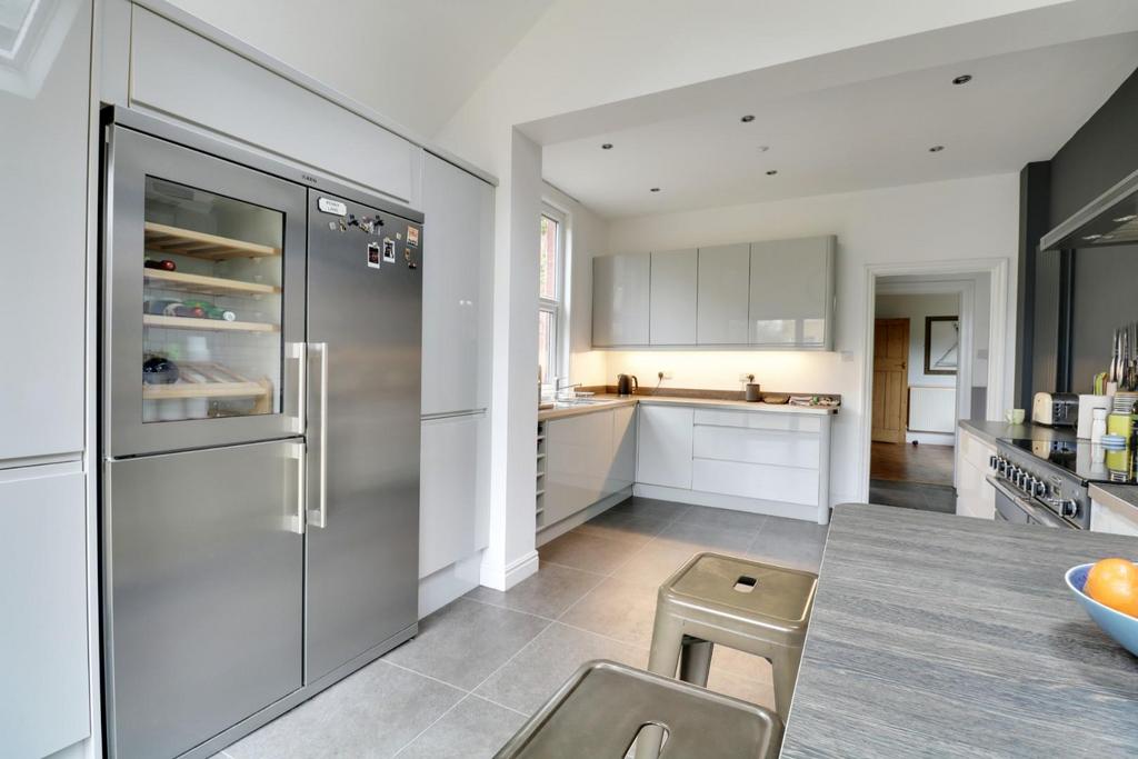 Kitchen (3).jpg