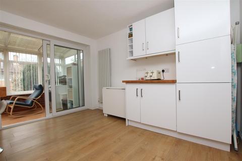 13 Farm Close, Exeter, EX2 5PJ