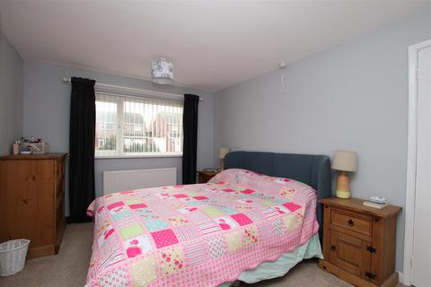 13 Farm Close, Exeter, EX2 5PJ