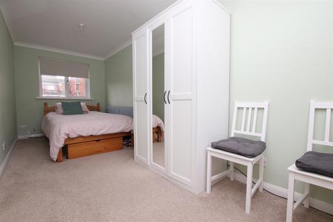 13 Farm Close, Exeter, EX2 5PJ
