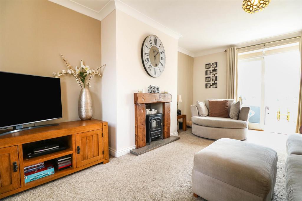 St. Helens Avenue, Barnsley 2 bed semidetached house £157,500