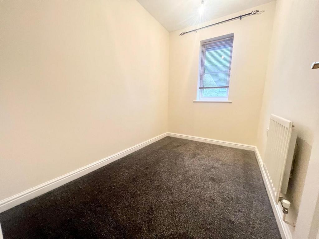 Bedroom 3 16 baker.jpg