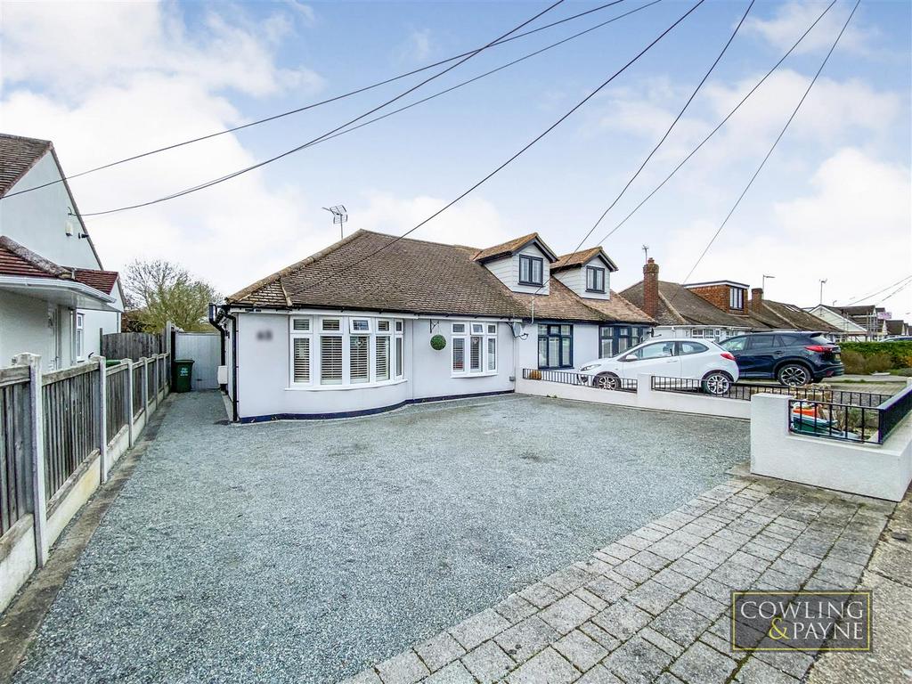 Elizabeth Drive, Wickford 2 bed semidetached bungalow £425,000
