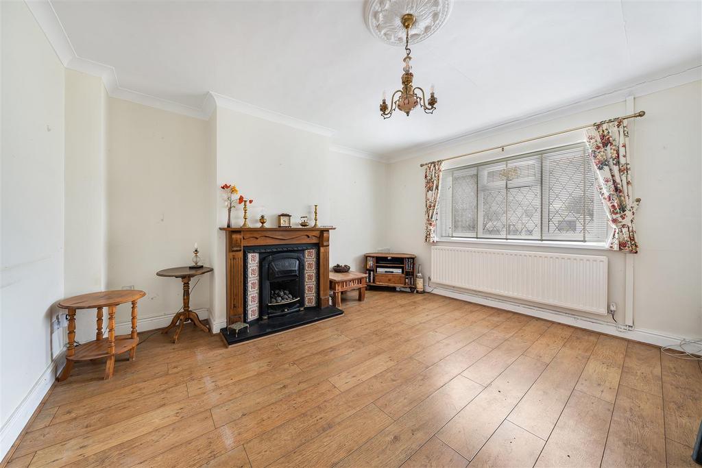 Culfor Road, Loughor, Swansea 3 bed end of terrace house £175,000