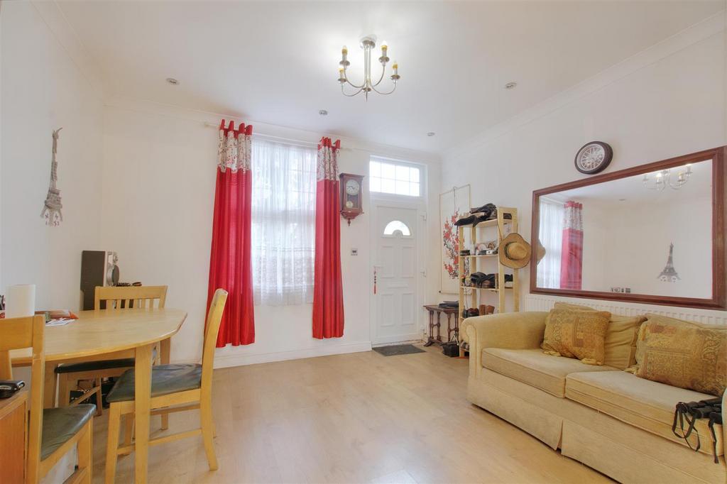 Broxtowe Avenue, Nottingham 2 bed end of terrace house £135,000