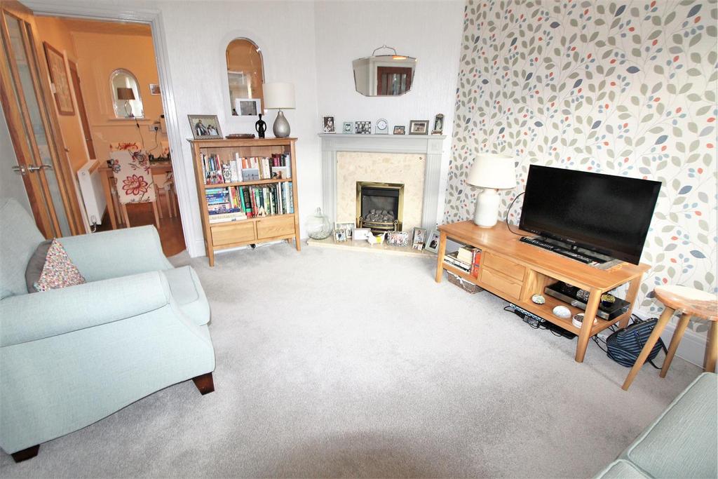 Fairfax Road, Grimsby, N.E. Lincs, DN34 4AP 2 bed end of terrace house