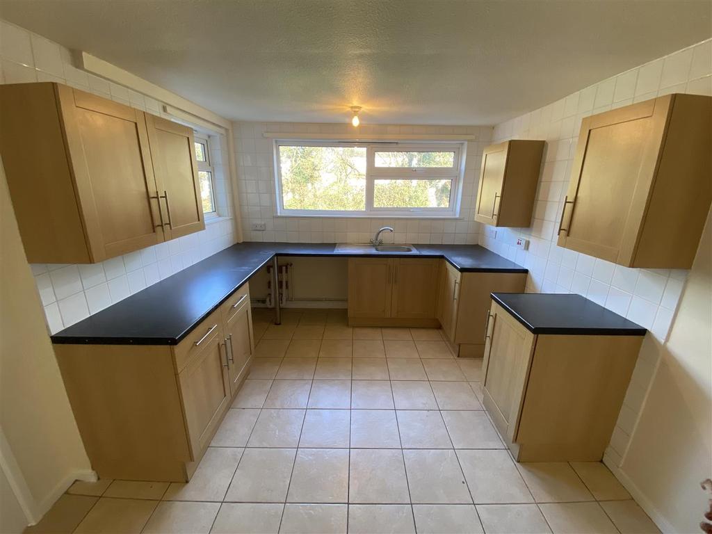 Wildwood, Woodside, Telford 3 bed terraced house £675 pcm (£156 pw)