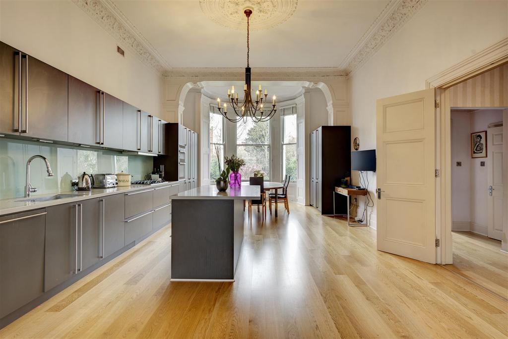138 sutherland avenue 448 kit1 .jpg