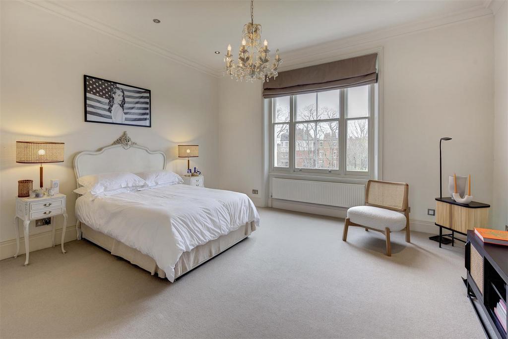 138 sutherland avenue 448 bed1 .jpg