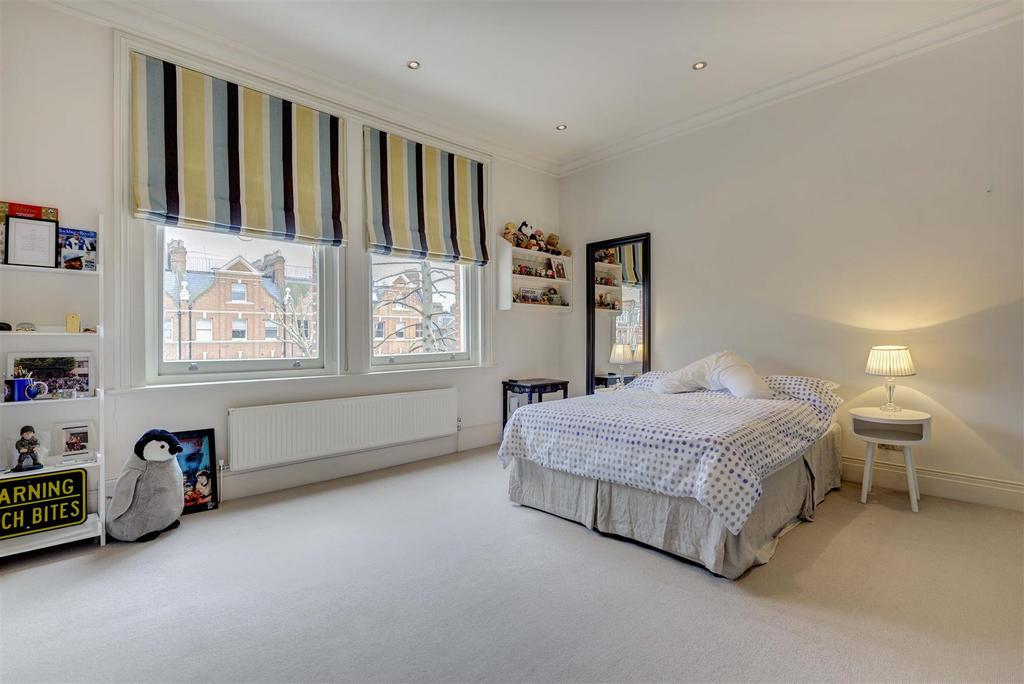 138 sutherland avenue 448 bed2 .jpg