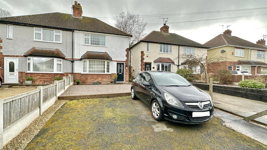 Edgehill Grove, Mansfield Woodhouse... 2 bed semidetached house £160,000