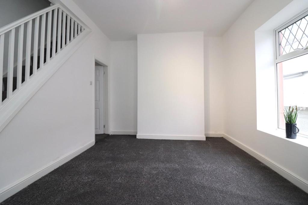 Olive Lane, Darwen, BB33DQ 2 bed terraced house £600 pcm (£138 pw)