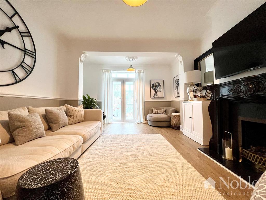 Kensington Road, Brentwood 2 bed semidetached bungalow £500,000