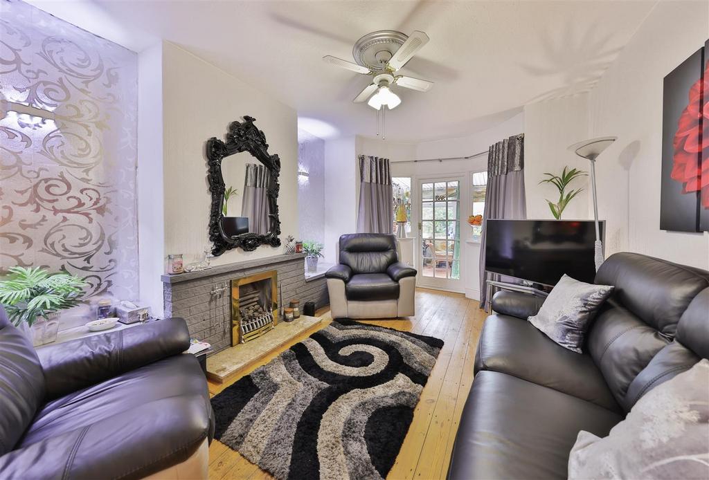 Hull Road, York 3 bed semidetached house for sale £370,000