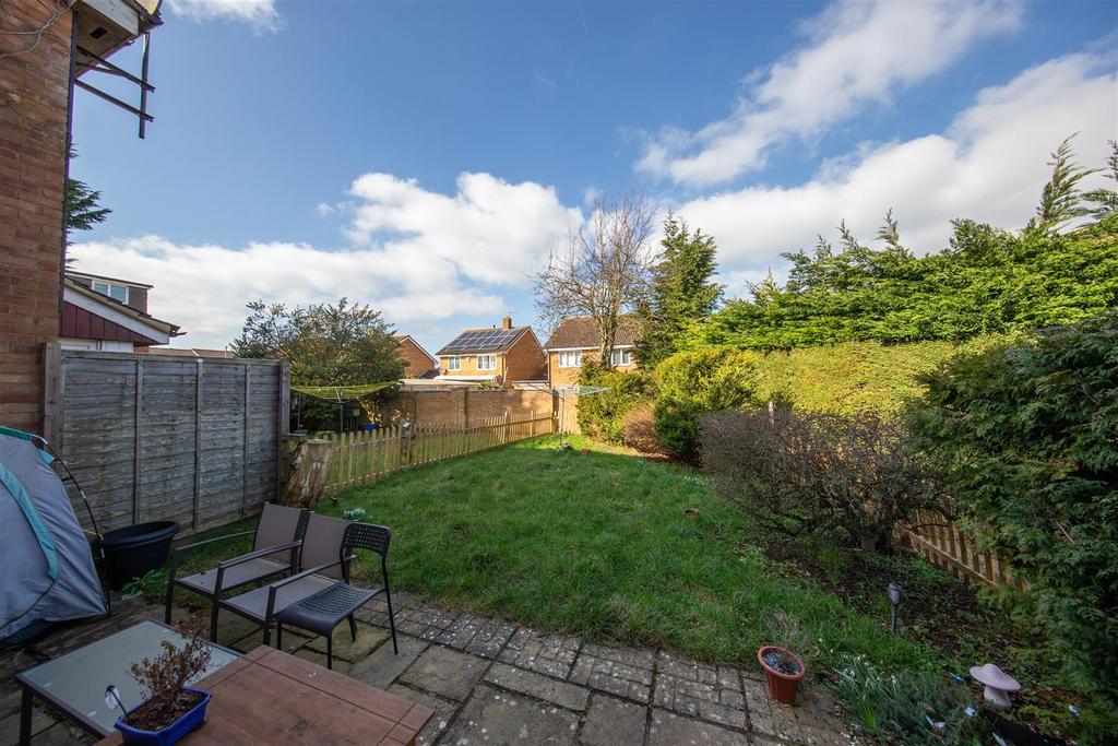 Swan Mead, Luton, Bedfordshire 1 bed cluster house £190,000