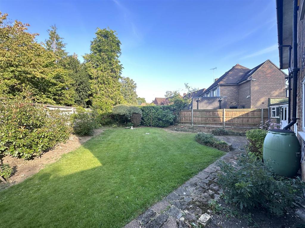 TALEWORTH ROAD, ASHTEAD KT21 4 bed detached house for sale £899,999