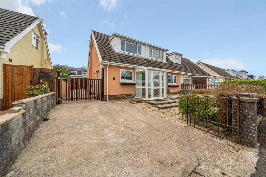 Elizabeth Close, Swansea 2 bed semidetached bungalow £