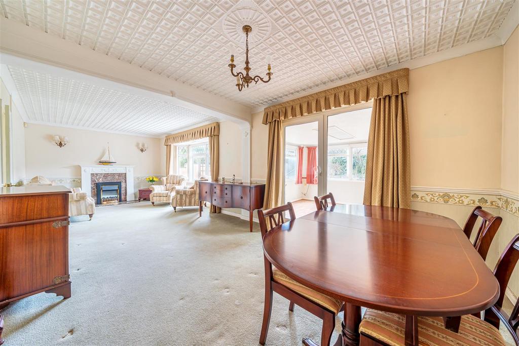 Elizabeth Close, Swansea 2 bed semidetached bungalow £