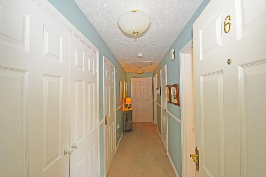 6 Lyttelton Court, Lyttelton Road, Droitwich, Worcestershire, WR9 7BG 2 bed apartment for sale