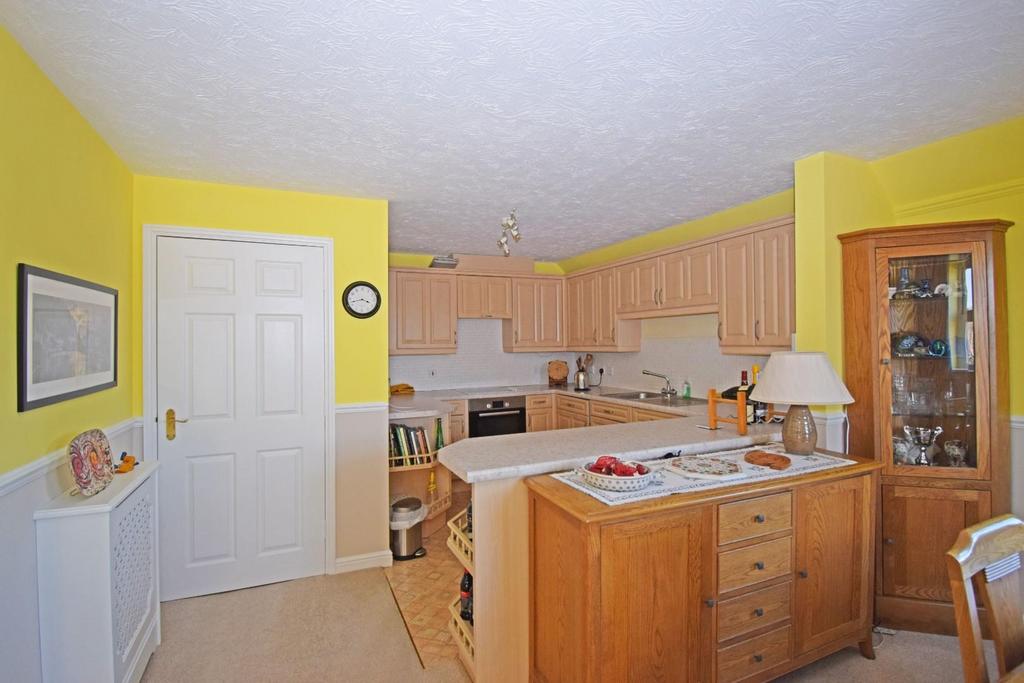 6 Lyttelton Court, living kitchen.jpg