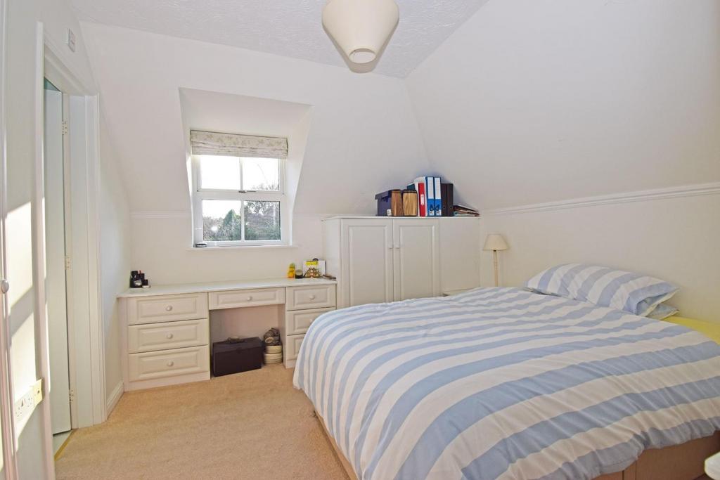6 Lyttelton Court, bed 1.jpg