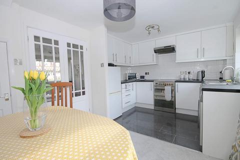 69 Collett, Tamworth, B77 2DZ