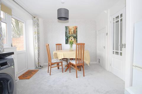 69 Collett, Tamworth, B77 2DZ