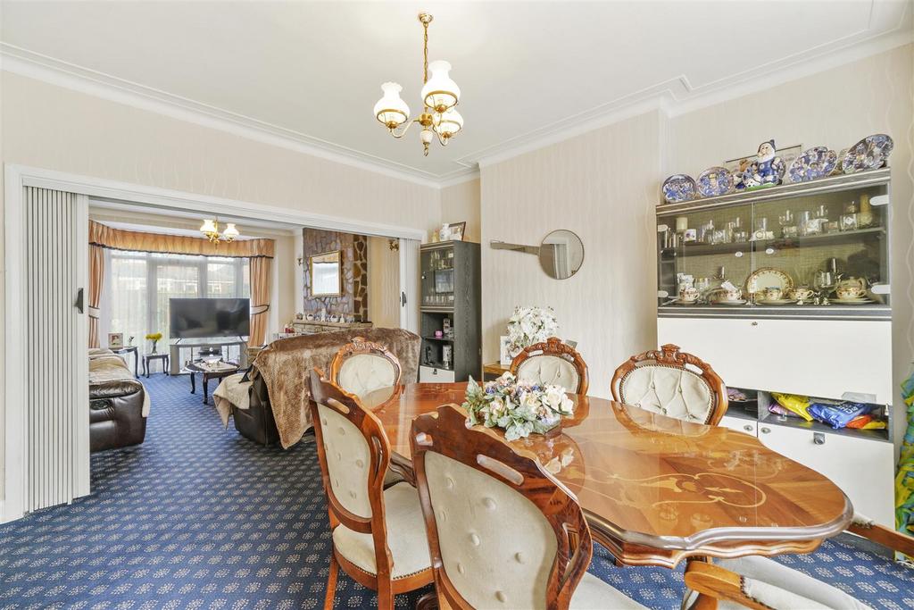 77 Ashness Gardens - la RC6u3 IKb Gnc RRi W5 HF.jpg