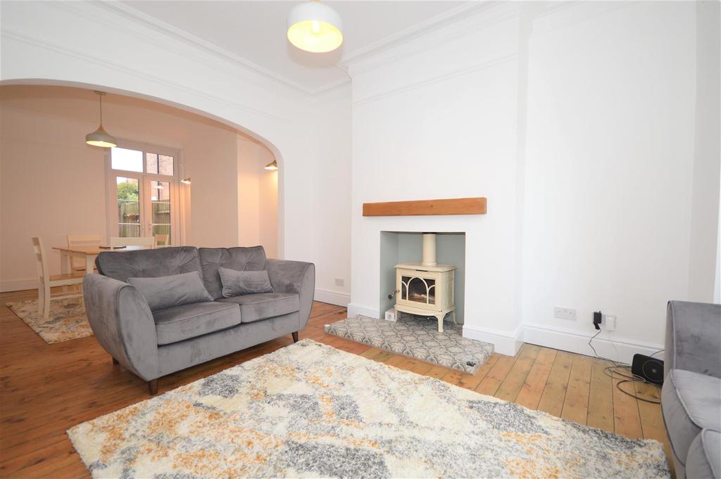 Lounge/Dining Room