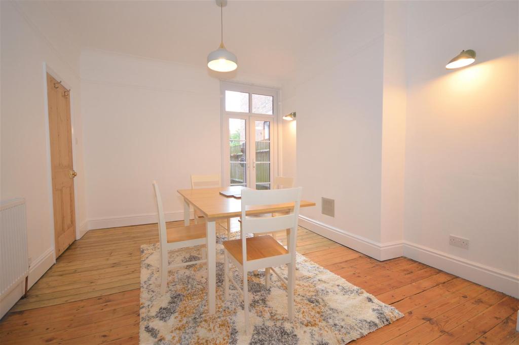 Lounge/Dining Room