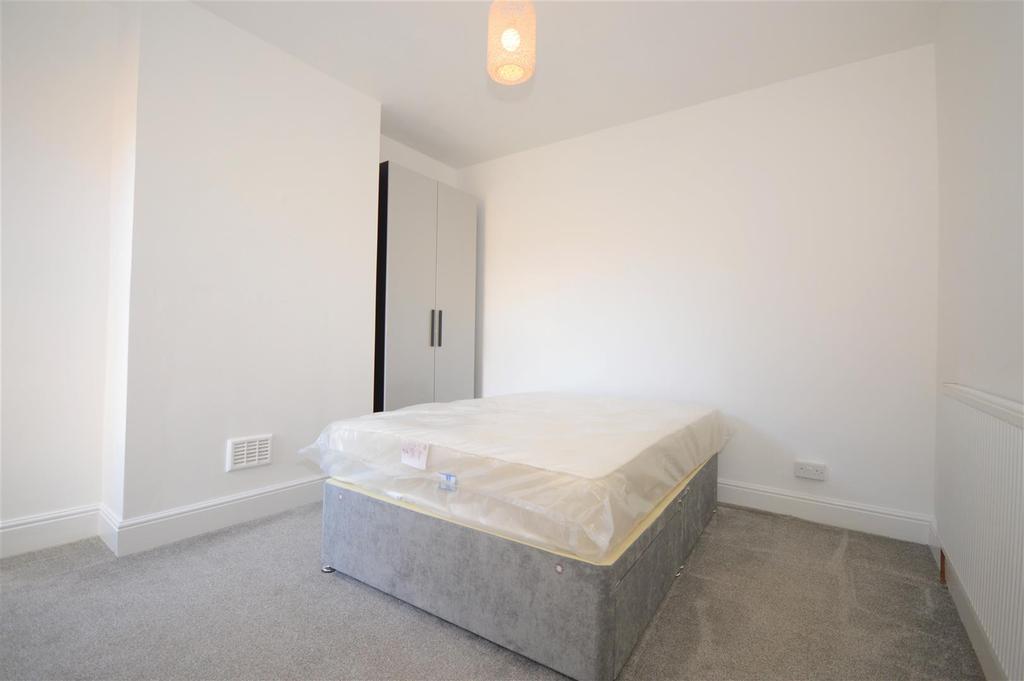 Bedroom Two (Middle)