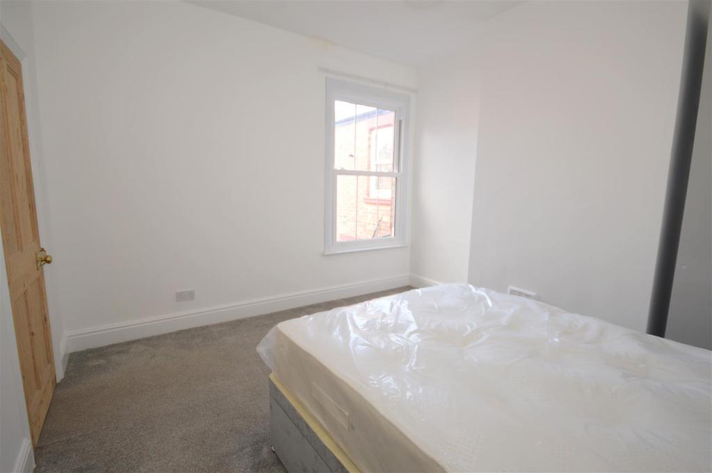 Bedroom Two (Middle)
