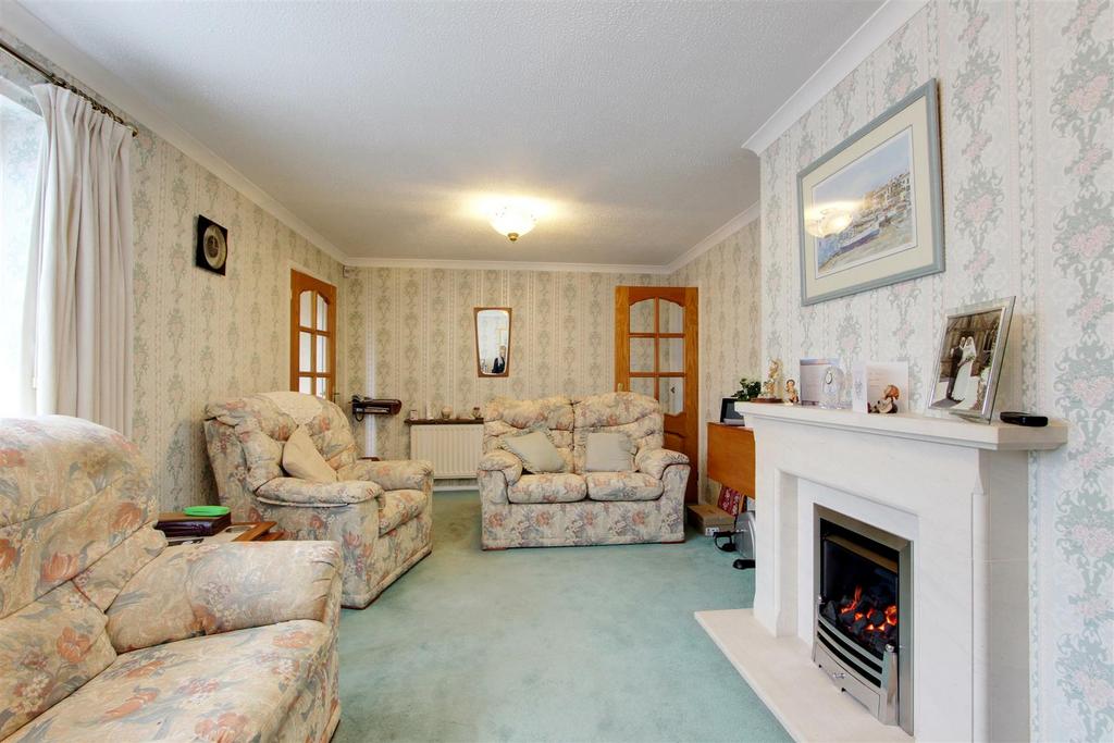 Long Plough, Aston Clinton 4 bed detached house £425,000