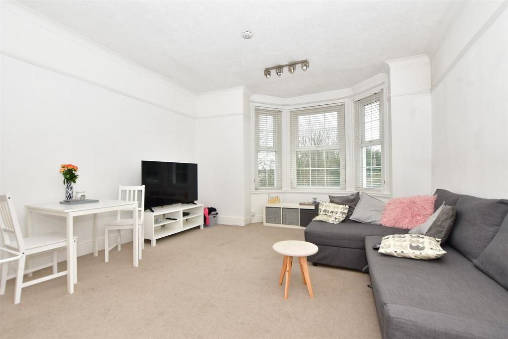 Buckland Hill, Maidstone, Kent 1 Bed Ground Floor Flat For Sale - £160,000