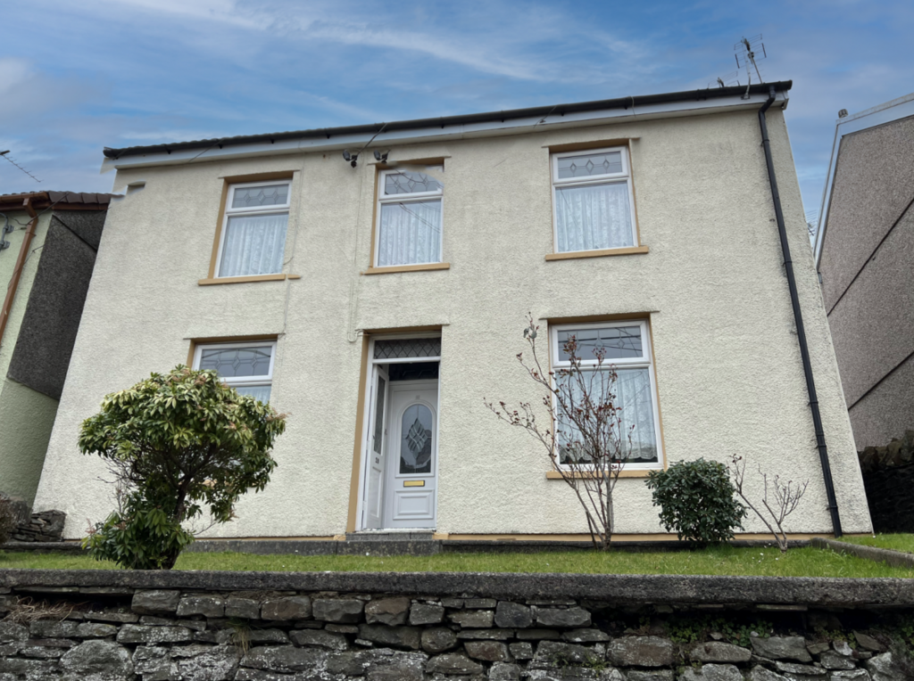 Collenna Road Tonyrefail Tonyrefail 3 bed detached house for sale £