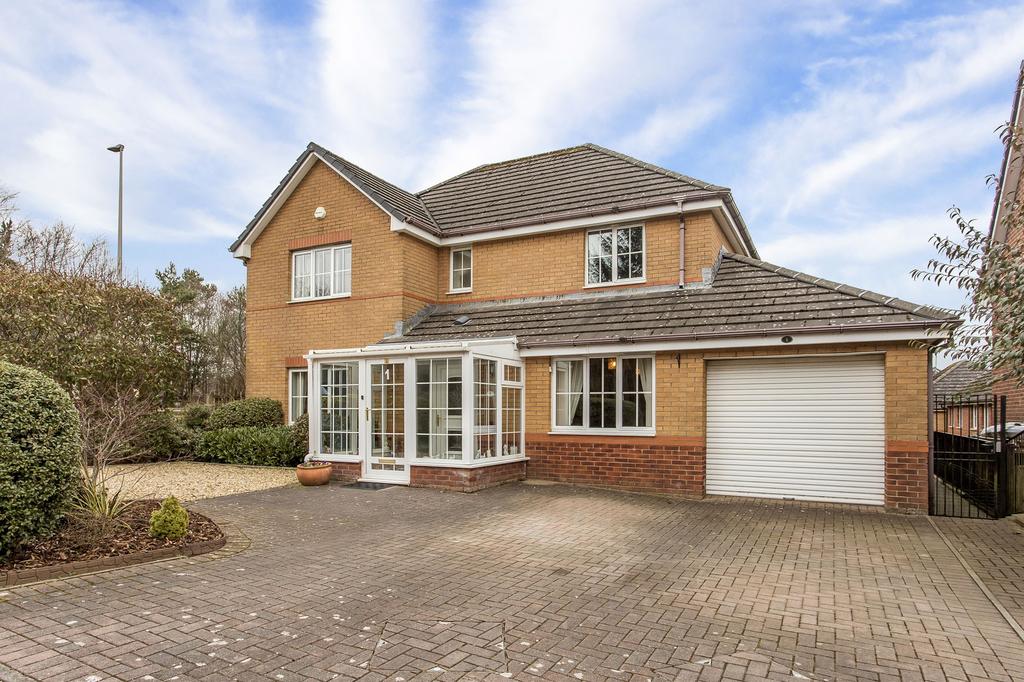 1 Thirlfield Wynd, Livingston, EH54 7ER 4 bed detached house £295,000