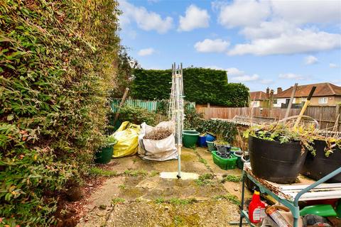 24 Lower Road, Loughton, IG10 2RT