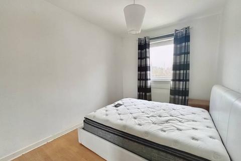 2 bedroom flat to rent, Whitecrook Street, Clydebank G81