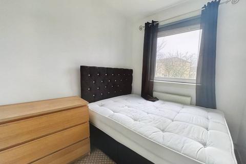 2 bedroom flat to rent, Whitecrook Street, Clydebank G81
