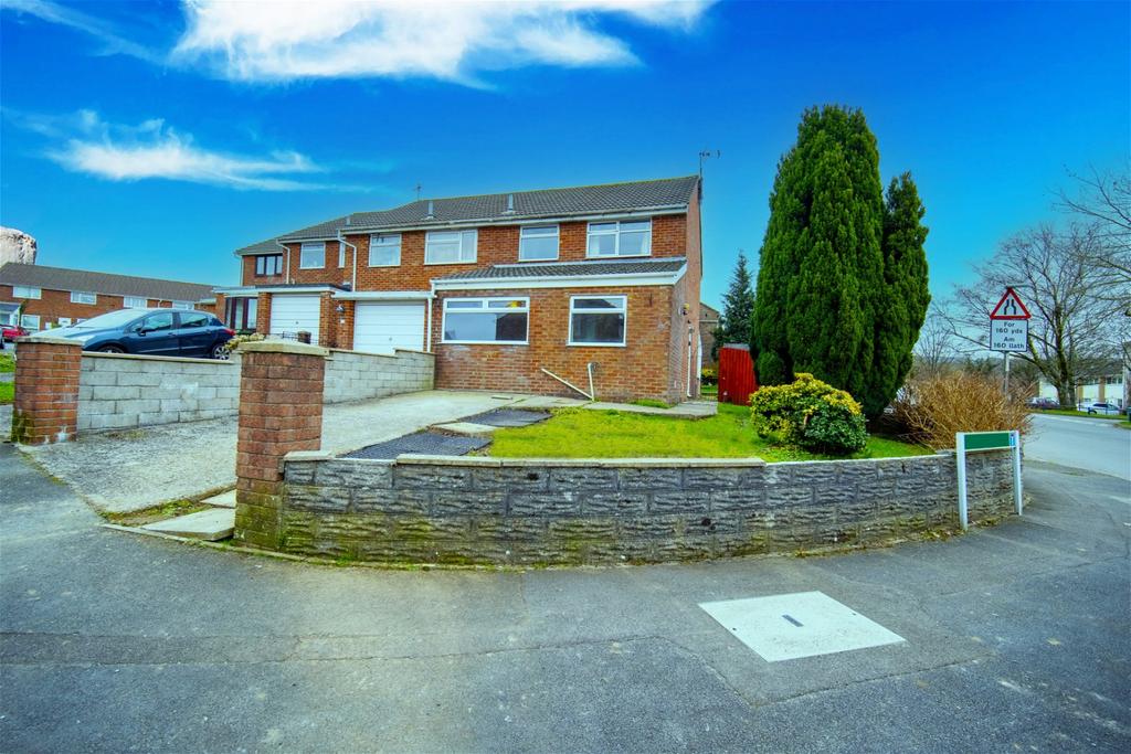 Maes Briallu, Caerphilly, CF83 3QE 3 bed end of terrace house for sale