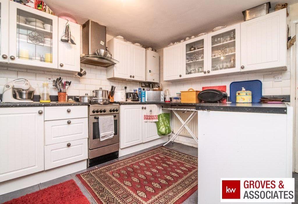 Vines Lane, Droitwich, Worcestershire 3 bed detached house £275,000