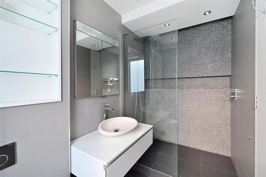 29-50-Kensington-Gardens-Square (4).JPG